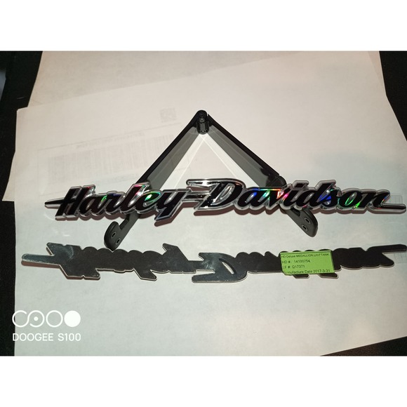 OEM Softail Deluxe LH/RH Fuel Tank Medallion 14100754 set of 2 - Picture 3 of 7